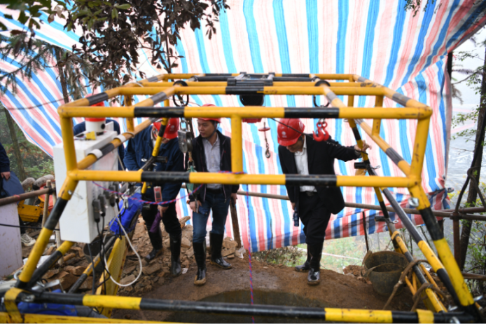 11月4日，国网湖南分公司质检小组考察“益阳安化西220千伏输变电工程-线路工程”